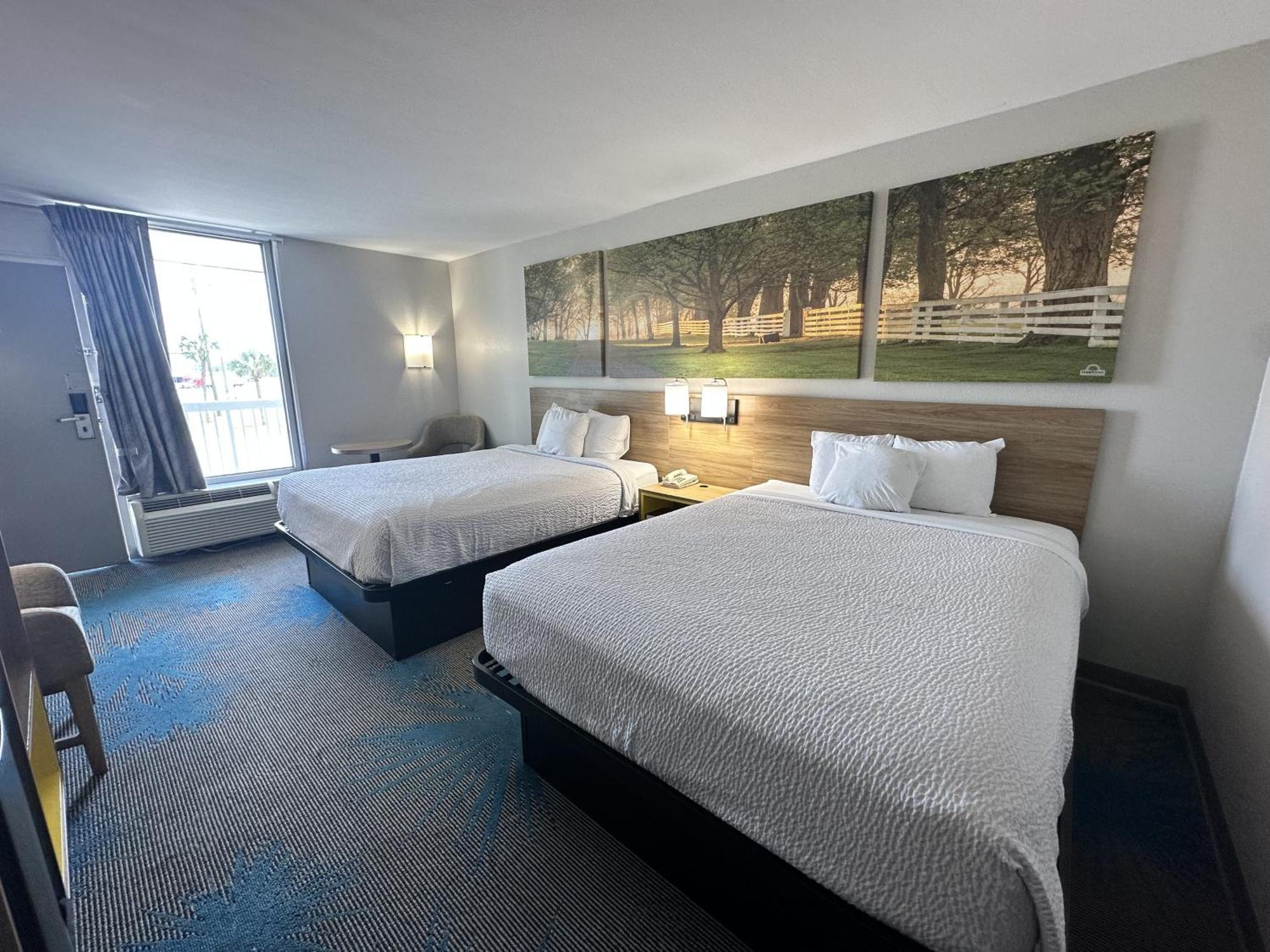 Days Inn By Wyndham Adel I-75 Exteriör bild