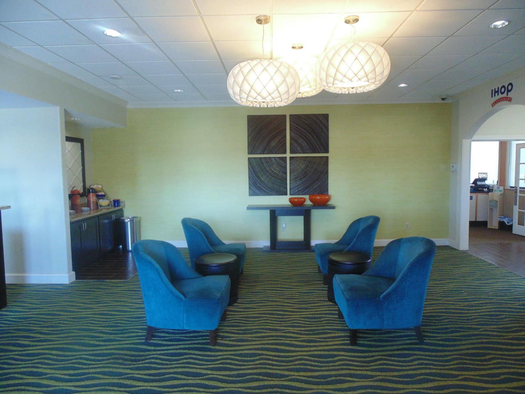 Days Inn By Wyndham Adel I-75 Exteriör bild